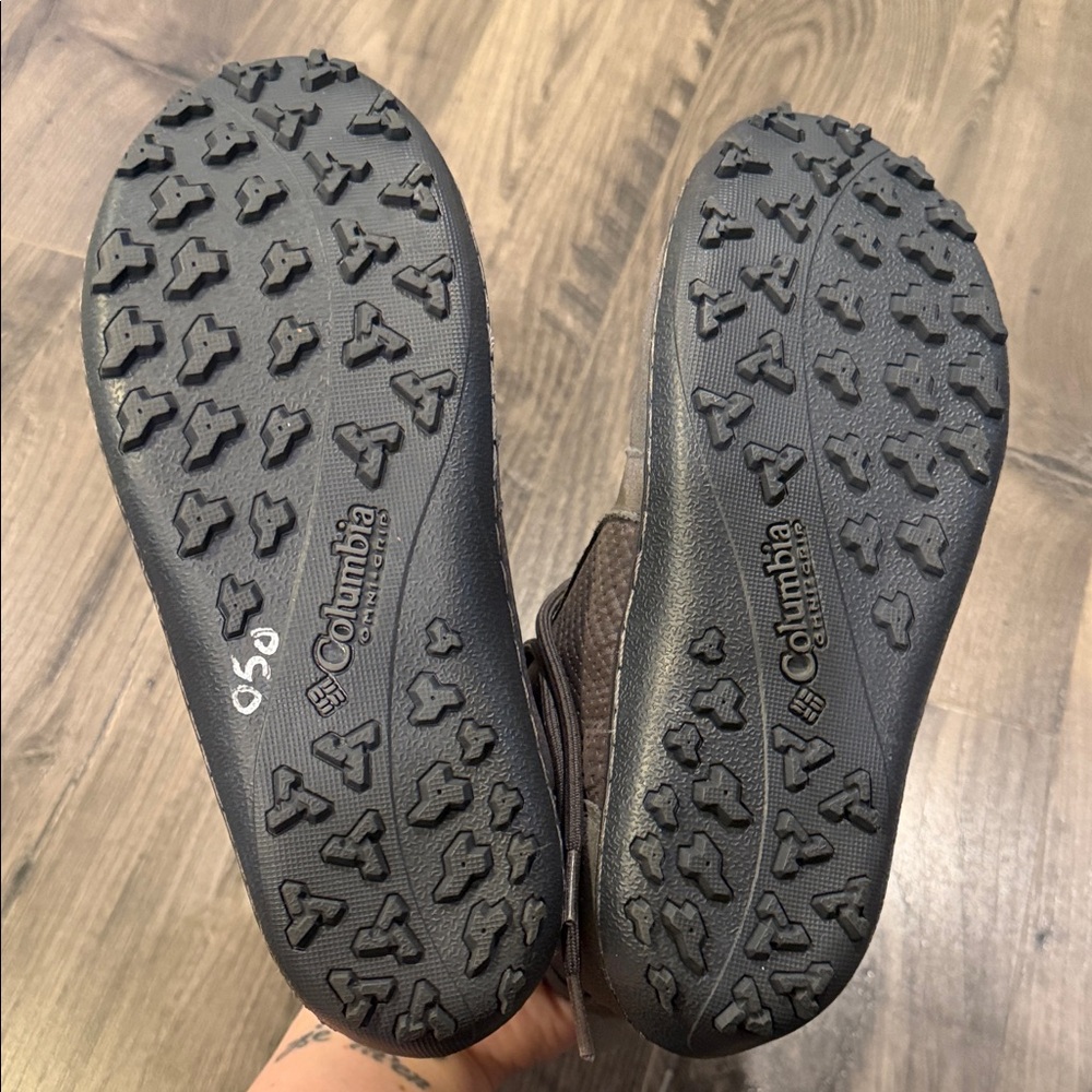 NWOT Columbia Women’s Hiking Boots - Picture 5 of 5
